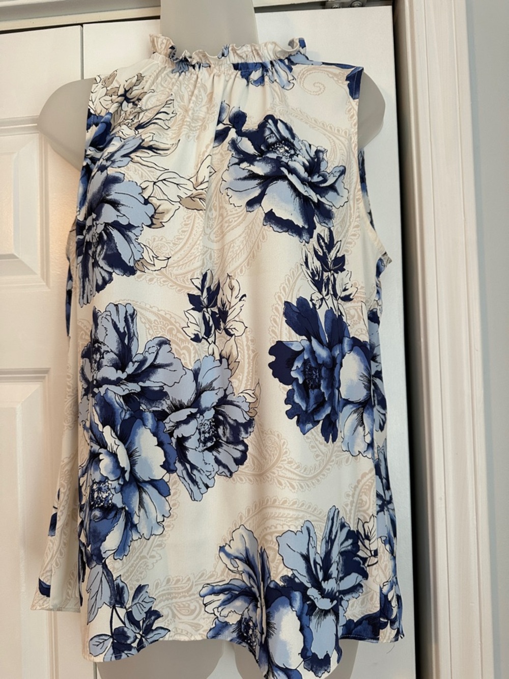 White House Black Market Blue and Cream Floral Sleeveless Mock Neck Top